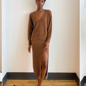 New Wilfred Free Relaxed V-Neck Sweater Aritzia Fox Fire Brown